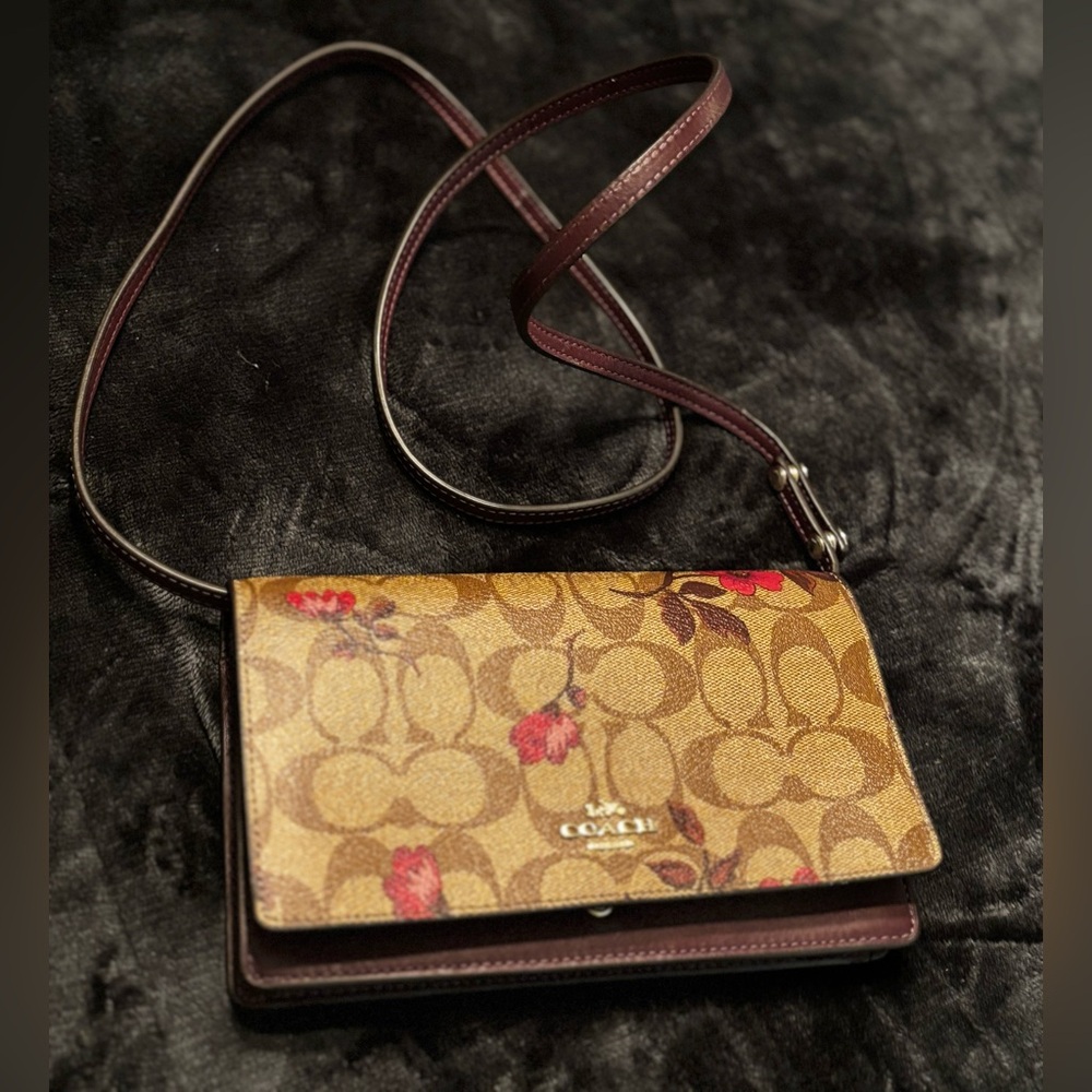 FINAL PRICE 🔥Coach Tan with Red flowers Crossbody Bag Measurements (9x5”27”long
